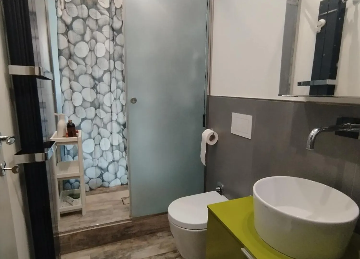 ホームステイ Comfortable Room ローマ
