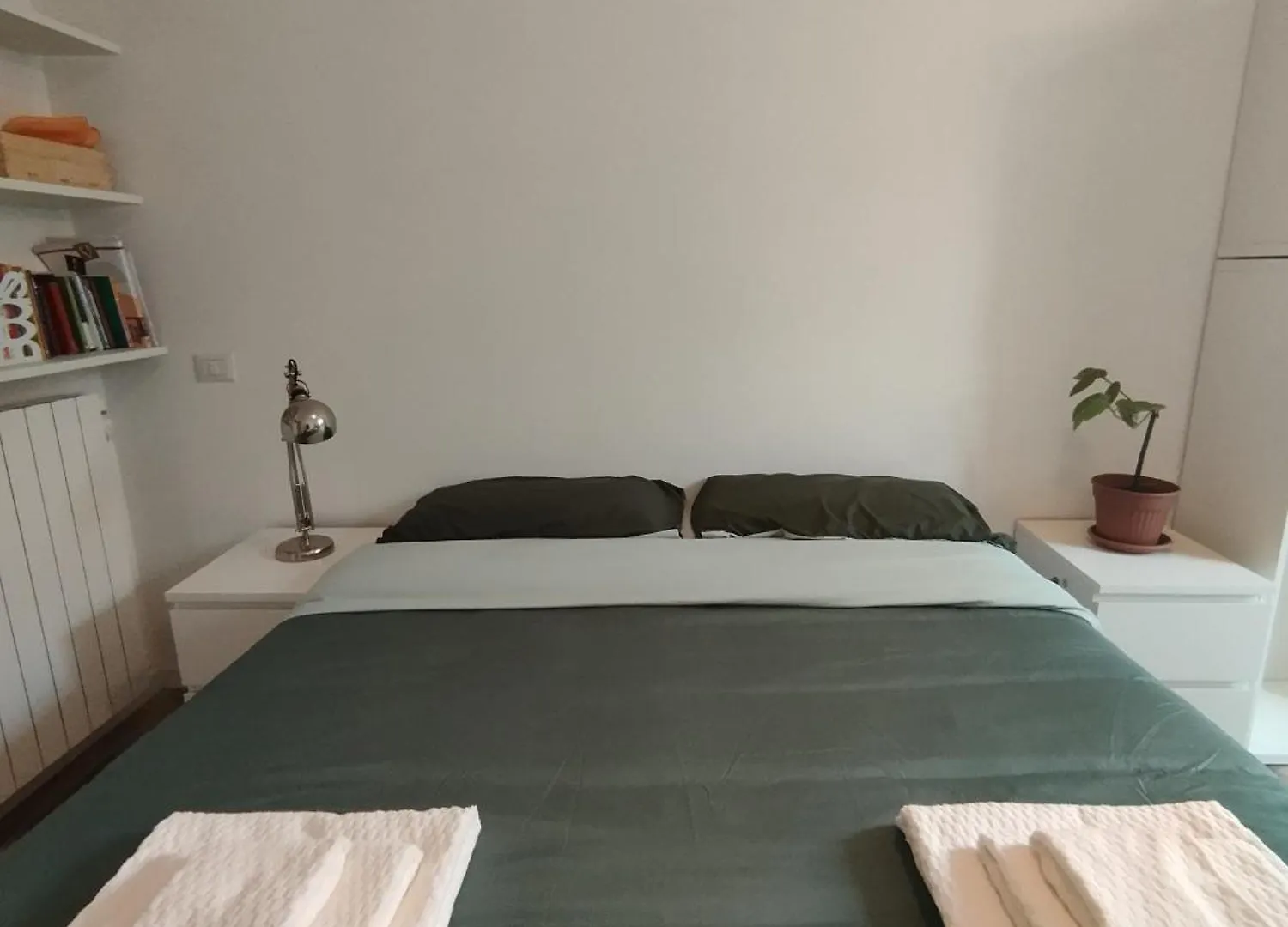 ホームステイ Comfortable Room ローマ